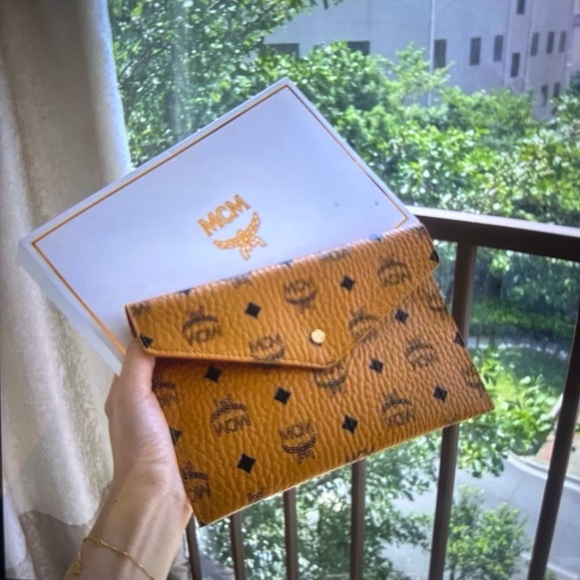 MCM  Envelope Clutch in Cognac Novelty GWP - Picture 5 of 9